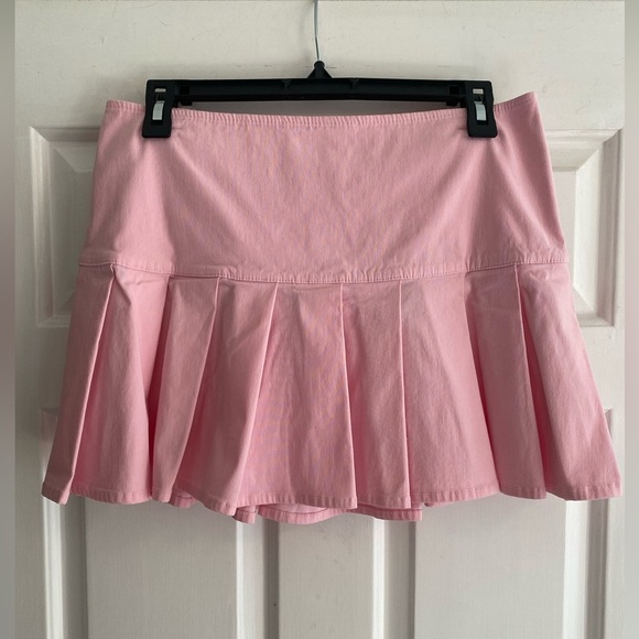 Divided by H&M Pink Pleated Tennis Style Skirt Size 40 - Picture 1 of 6